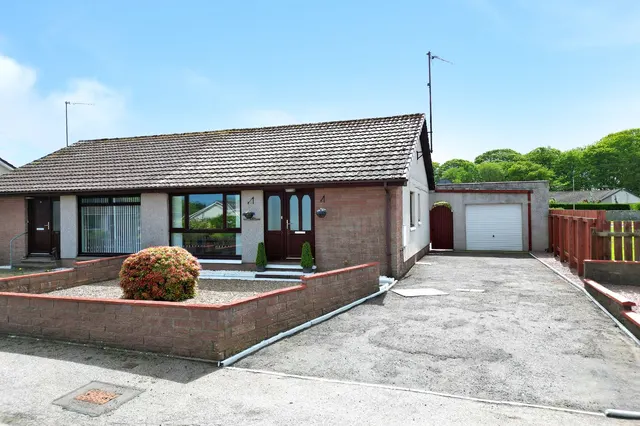 Aden Gardens, Mintlaw, AB42, photo 1