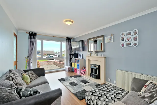 Aden Gardens, Mintlaw, AB42, photo 2