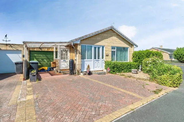 Savernake Avenue, Melksham, photo 1