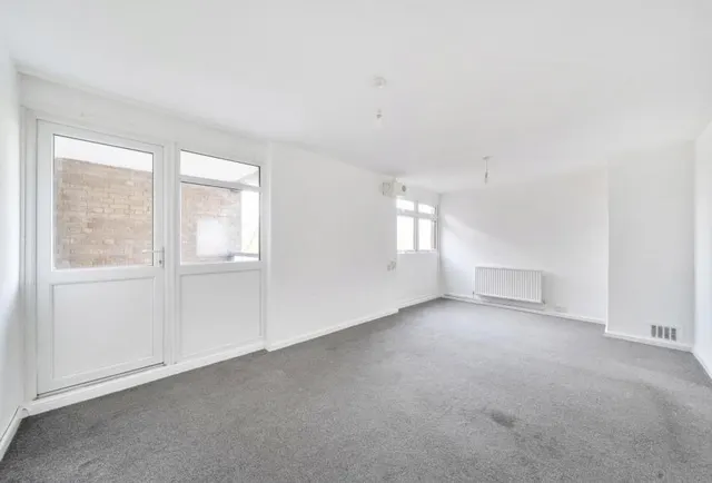 Woodcote Road, Wallington, SM6, photo 1