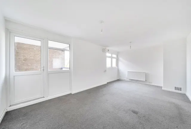 Woodcote Road, Wallington, SM6 0PS, photo 1
