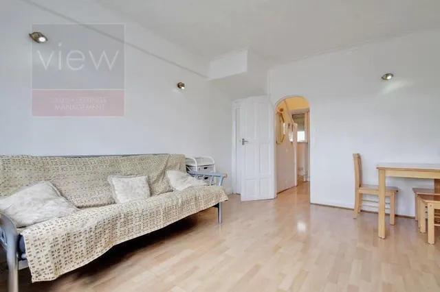 Photo 3 — Hendre Road, London SE1 5NF