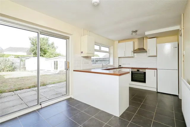 Photo 2 — Dickens Close, BICESTER, Oxfordshire, OX26