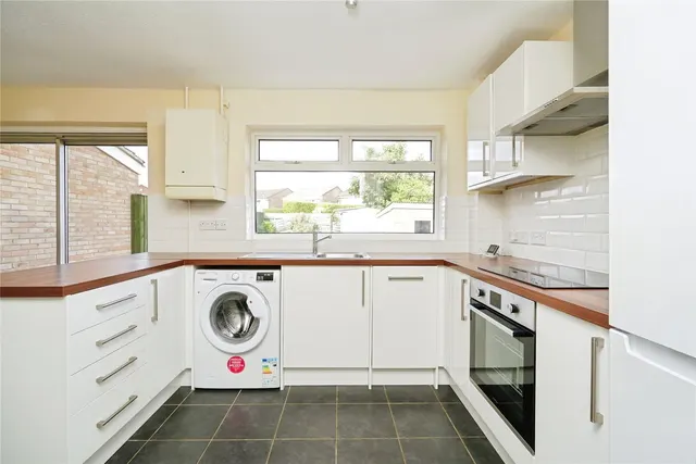 Photo 3 — Dickens Close, BICESTER, Oxfordshire, OX26