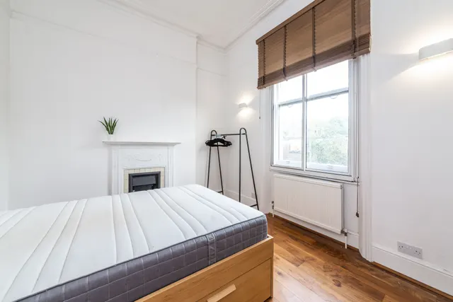 Photo 3 — Flat 2, 210 Camden Road, London