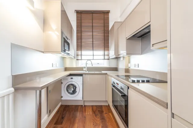 Photo 2 — Flat 2, 210 Camden Road, London