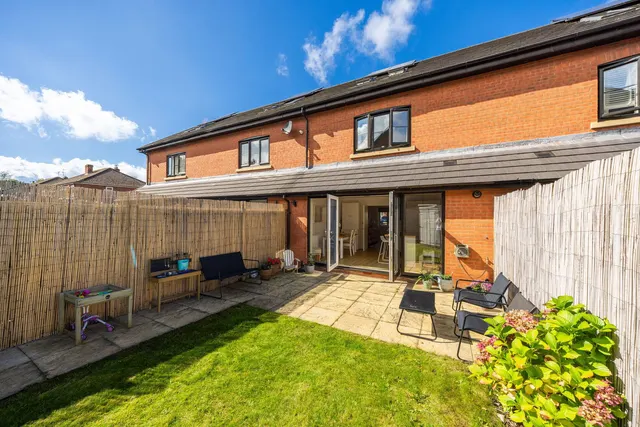 Hurstfield Road, Ellenbrook, M28, photo 1
