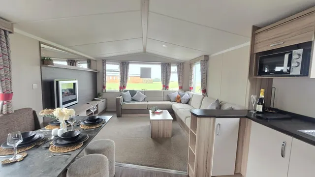 Swift Loire, Scarborough Lodge Retreat, YO12, photo 2