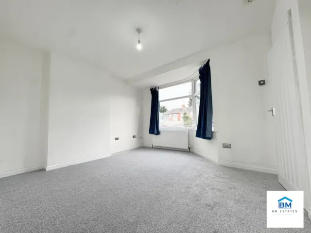 Photo 2 — Broad Avenue, Leicester, LE5 4PT