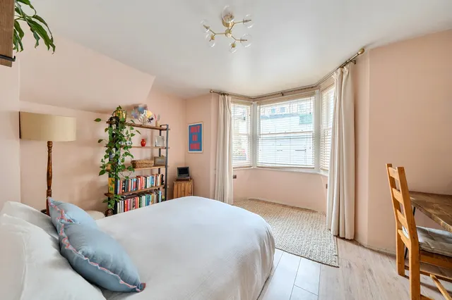 Photo 2 — Wembury Road, Highgate, London, N6