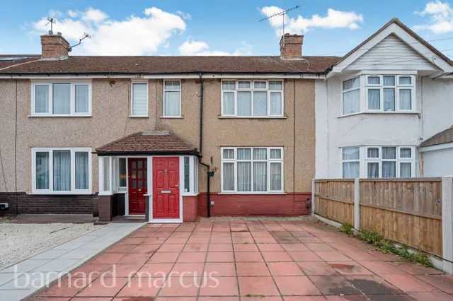 Cranleigh Road, Feltham, photo 1