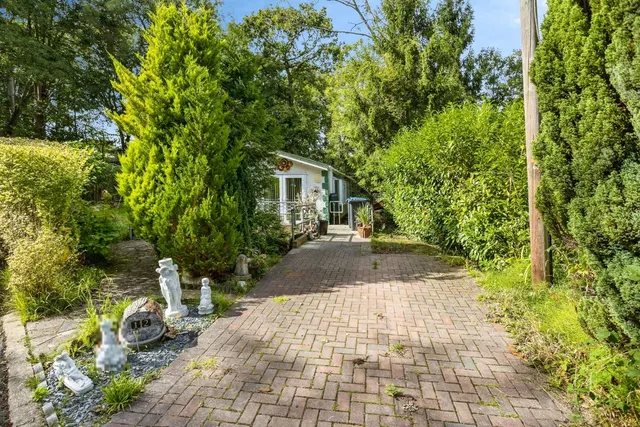 Linnett Close, Turners Hill Park, RH10, photo 2