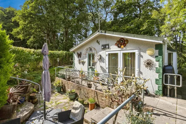 Linnett Close, Turners Hill Park, RH10, photo 1