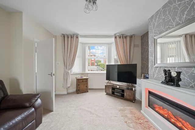 Coronation Street, Ashton-In-Makerfield, WN4, photo 2