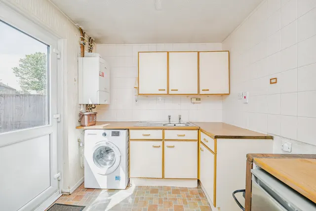 Photo 3 — Hazeldene Avenue, Bridgend