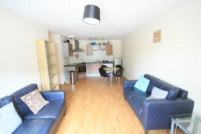 St Mary`s Street, CW1, photo 2