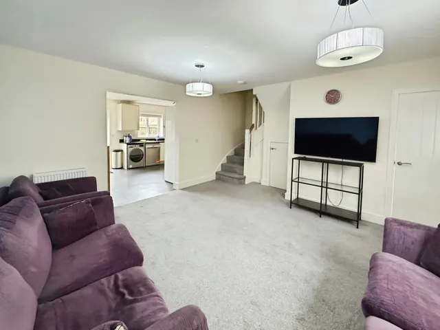 Ellington Way, St. Helens, WA9, photo 3
