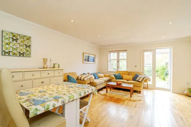 Photo 2 — Hunnisett Close, Selsey, West Sussex, PO20