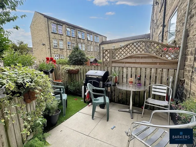 Photo 2 — Brunswick Place, Heckmondwike WF16 0LE