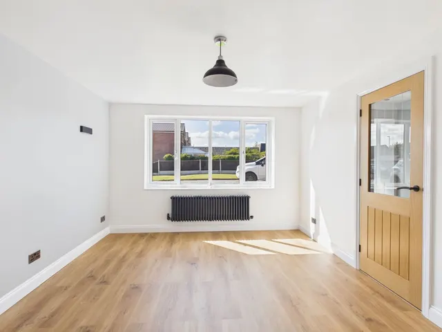 Harold Avenue, Dukinfield, SK16, photo 3