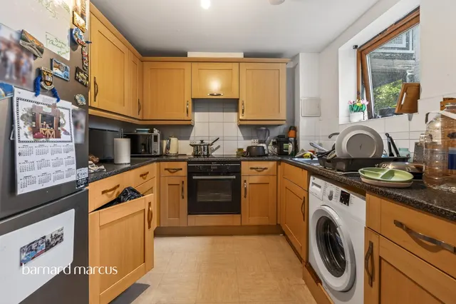 Photo 2 — Harry Close, Croydon