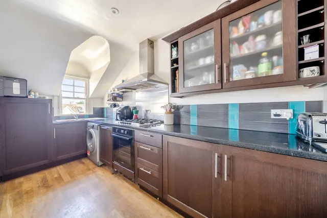 Photo 3 — Oakhill Road, Putney, London, SW15