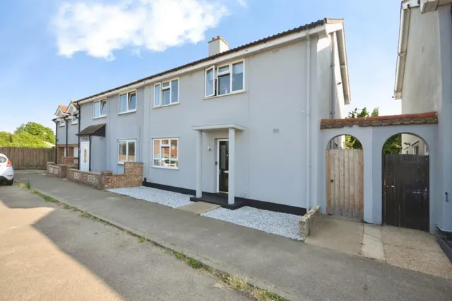 Hall Pond Way, Felixstowe, IP11, photo 1