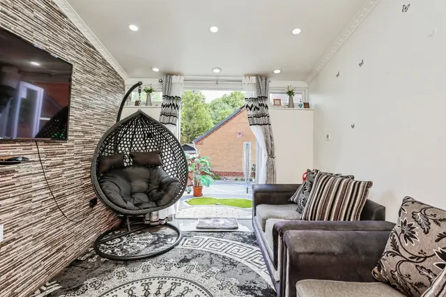 Photo 2 — Kestrel Lane, Hamilton, Leicester