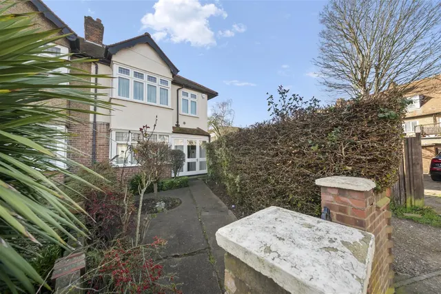 Chestnut Grove, Isleworth, photo 1