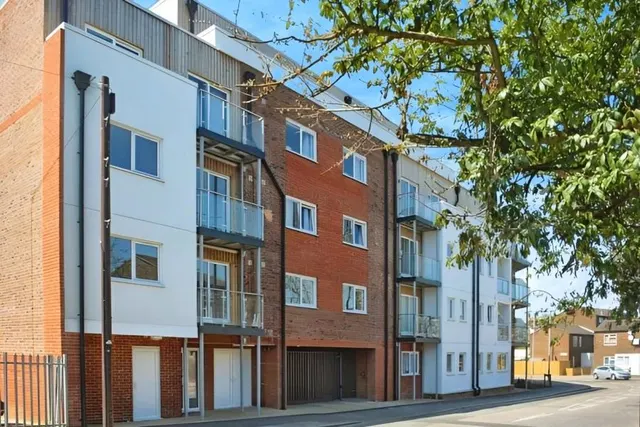Dudley Street, Luton, LU2, photo 1