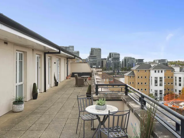Carnwath Road, London, SW6, photo 2