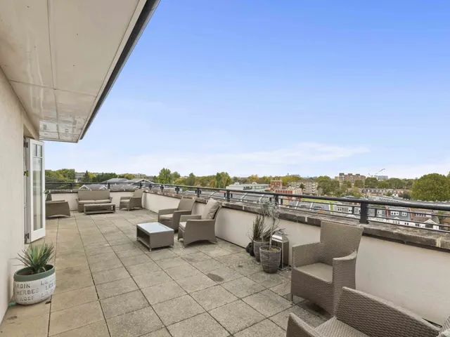 Carnwath Road, London, SW6, photo 1