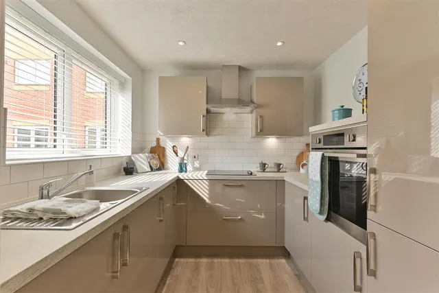 Victoria Road, Farnborough, GU14, photo 2