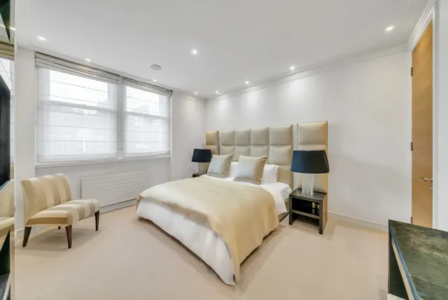Photo 3 — Empire House, Thurloe Place, Kensington, London
