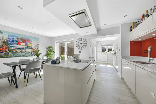 Photo 2 — 10 Surma Close, London