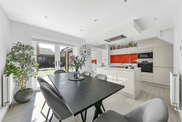 Photo 3 — 10 Surma Close, London