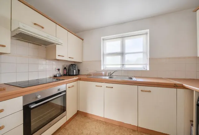 Staffords Place, Horley, RH6, photo 3