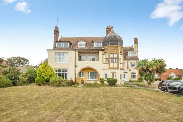 Skelmersdale Road, Clacton-On-Sea, photo 1