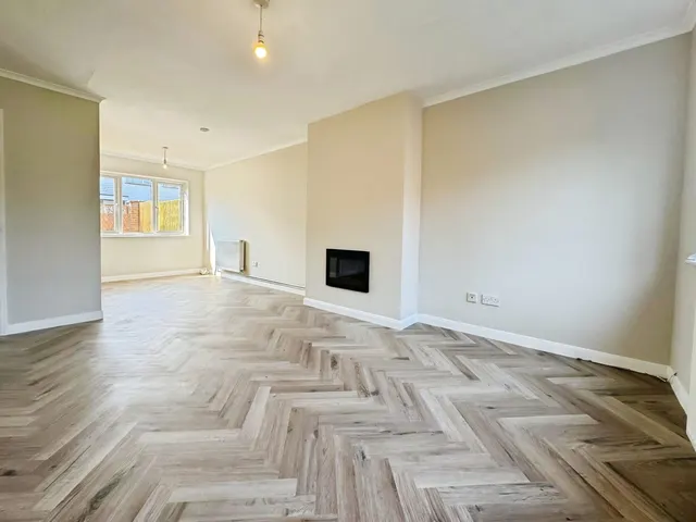Photo 3 — Frome Close, Basingstoke, Basingstoke, RG21 4PZ