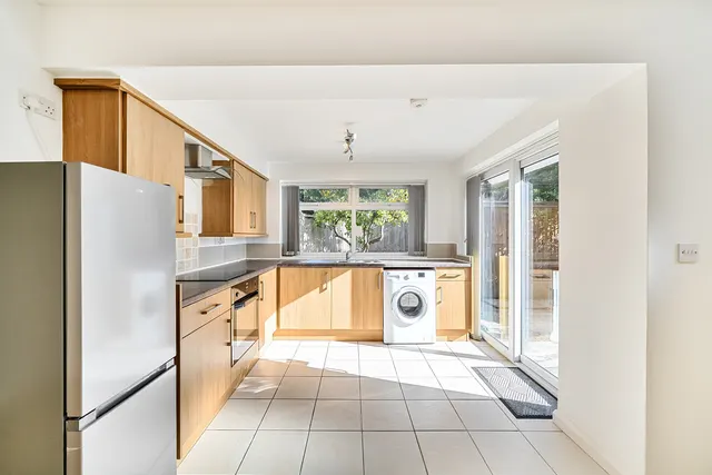 Parkfield Avenue, Hillingdon, UB10, photo 2