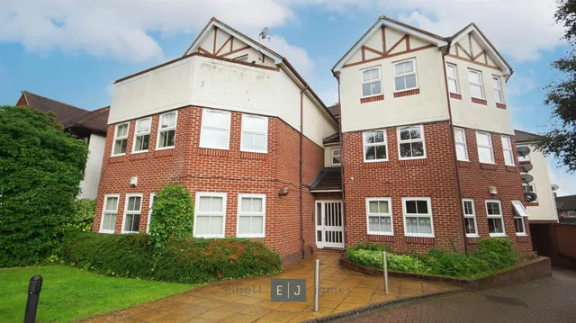 High Road, Woodford Green, photo 1