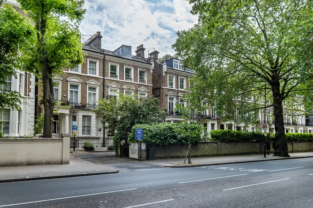 Photo 2 — Holland Park Avenue, London, W11