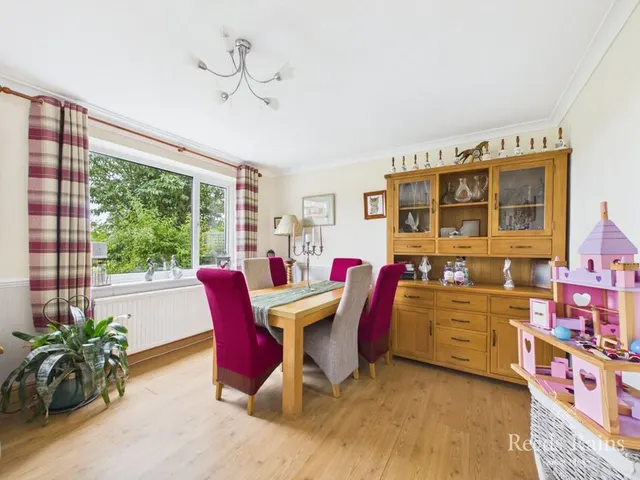 Photo 3 — Park Avenue, Scarborough, North Yorkshire, YO12