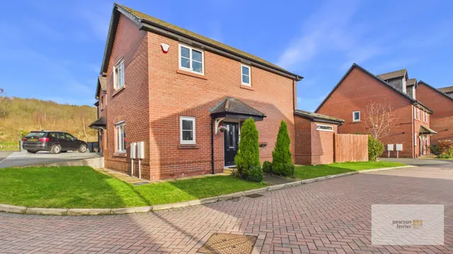 Lowes Road, Bury, BL9 6PJ, photo 1