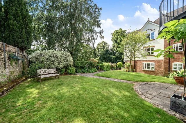 High Street, Haslemere, GU27, photo 3