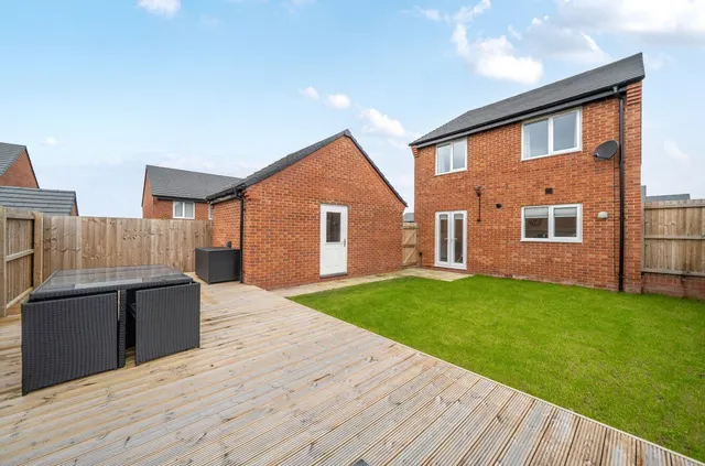 Watt Drive, East Hollinsfield, M24, photo 2