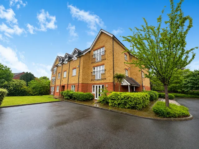 Harvey Road, Slough, SL3, photo 1