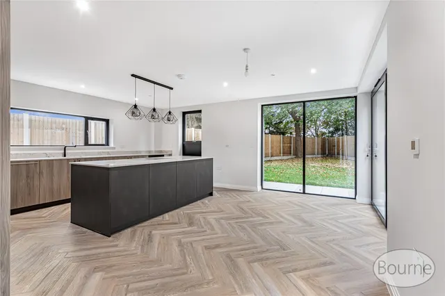 Kingfield Green, Woking, GU22, photo 3