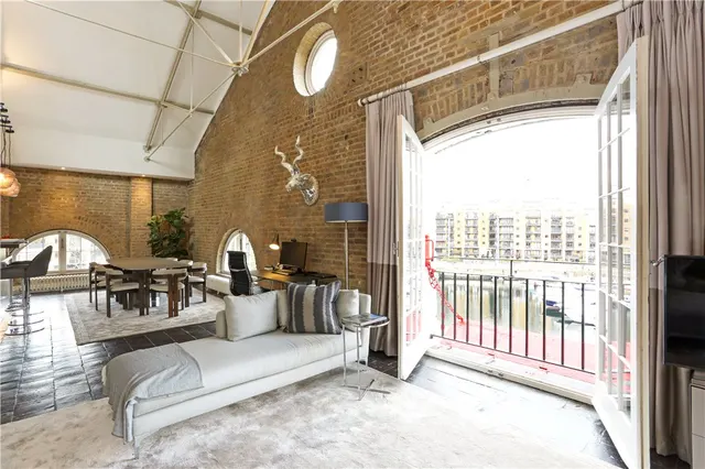Photo 3 — 4 bedroom for sale in Ivory House, London, E1W