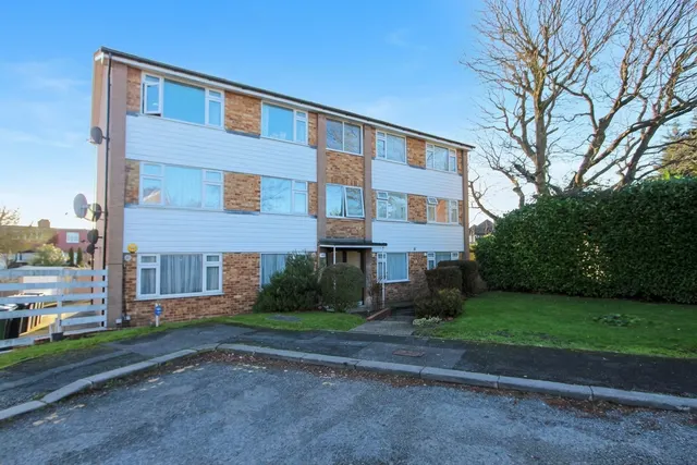 Nicola Close, Harrow, HA3, photo 1